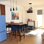 Brand New In Center With Free Private Parking Διαμέρισμα