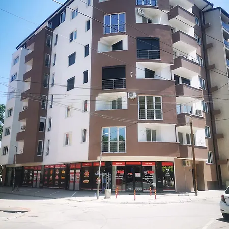 New In Center - Free Private Parking *