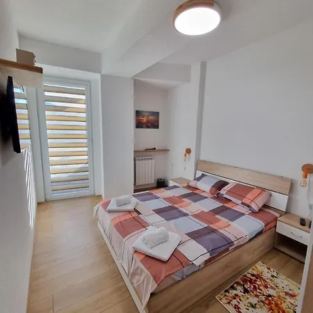 New In Center - Free Private Parking *