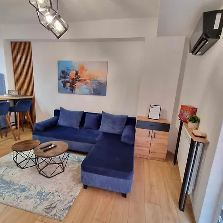 New In Center - Free Private Parking