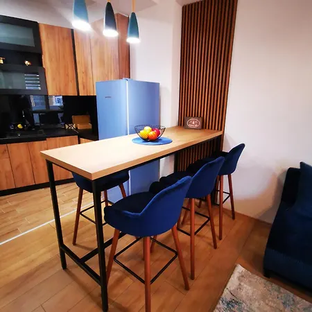 New In Center - Free Private Parking *