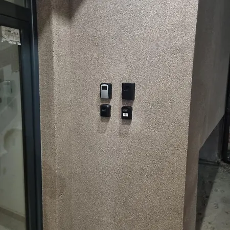 New Modern With Fast Wi-fi & Free Private Parking Escópia