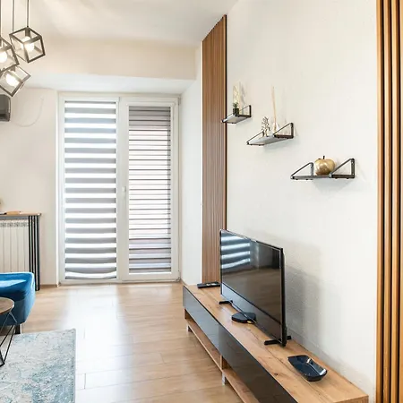 New Modern With Fast Wi-fi & Free Private Parking