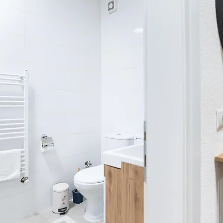 New Modern With Fast Wi-fi & Free Private Parking Apartamento *
