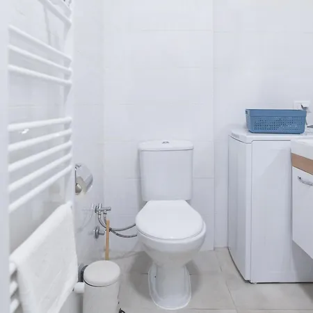 New Modern With Fast Wi-fi & Free Private Parking * Escópia