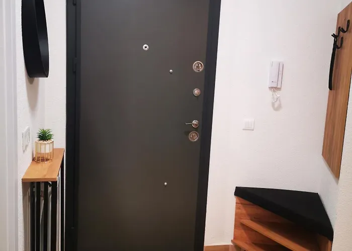 New In Center - Free Private Parking Apartman *