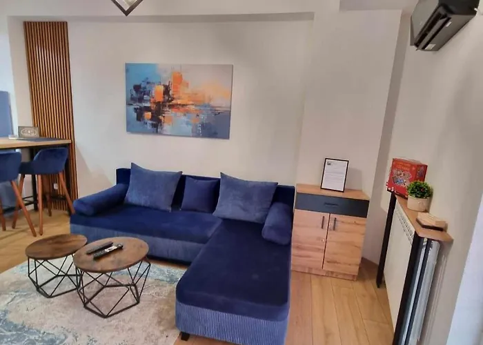 New In Center - Free Private Parking