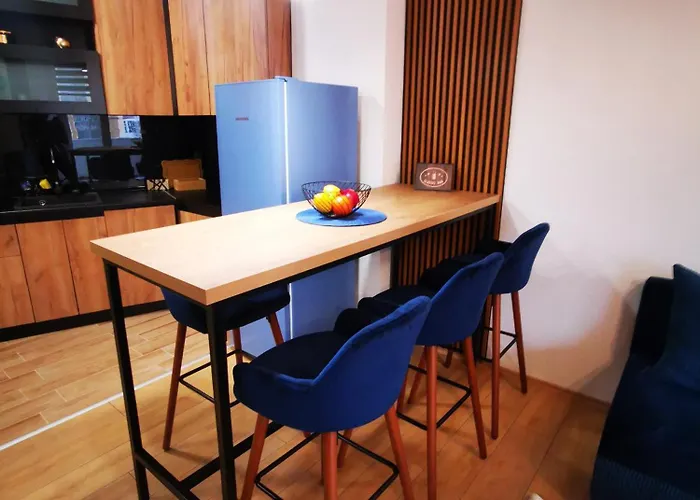 New In Center - Free Private Parking *